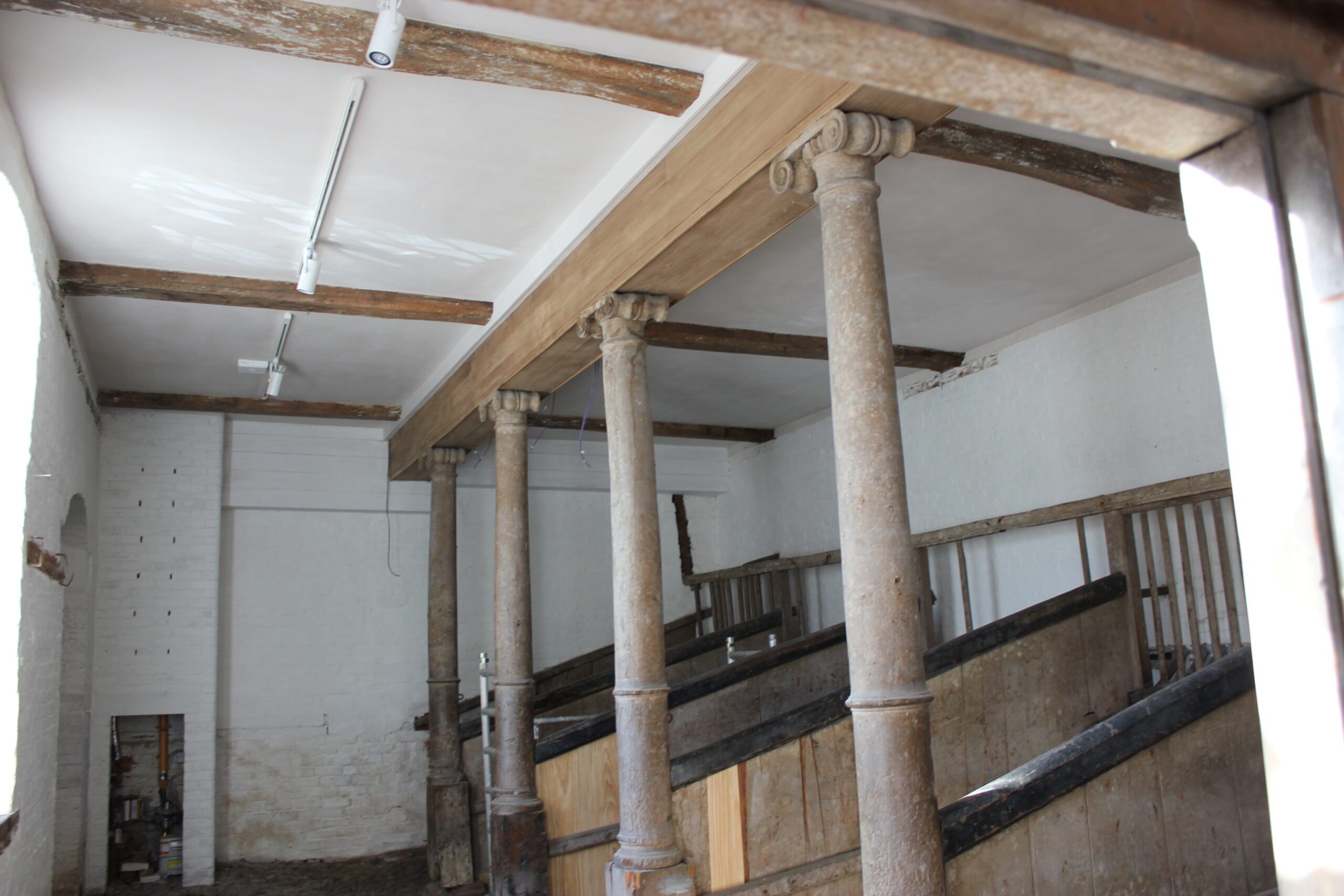 Lime Plaster To Walls & Ceilings